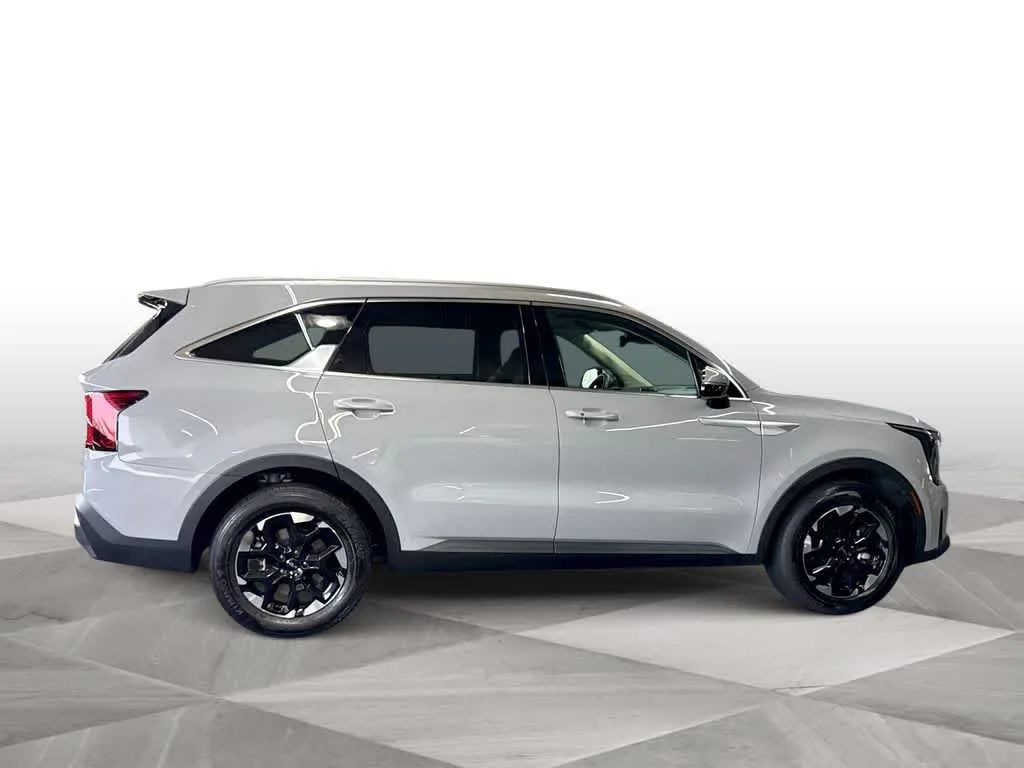 2025 Kia Sorento S photo 9