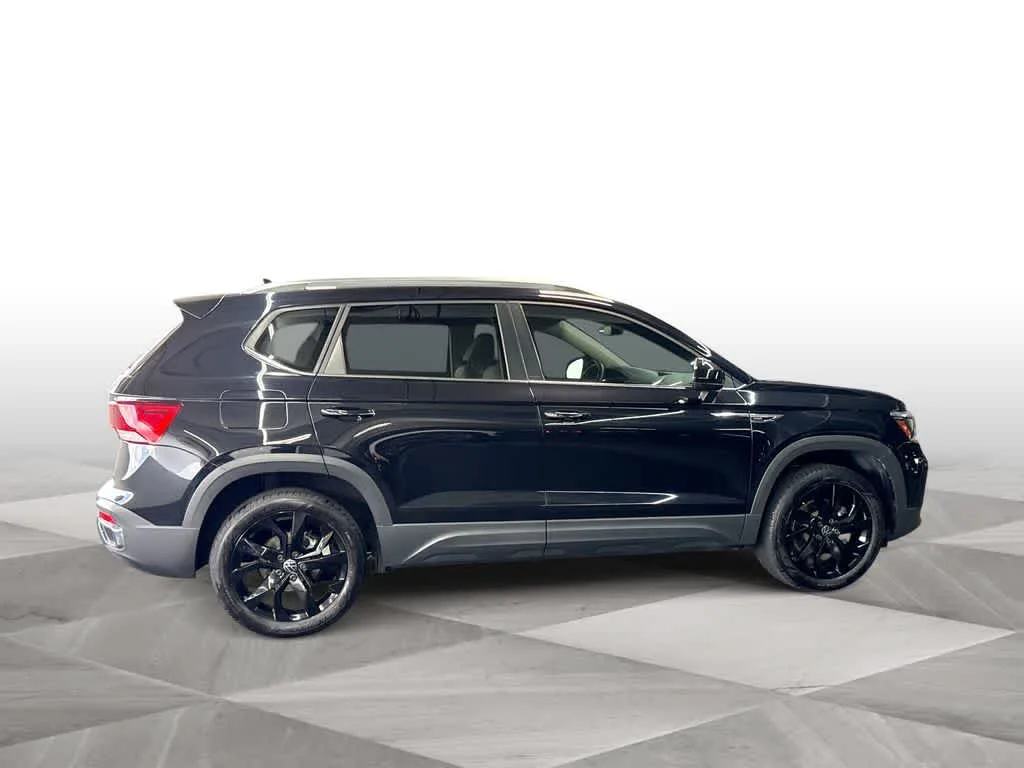 2024 Volkswagen Taos SE photo 9