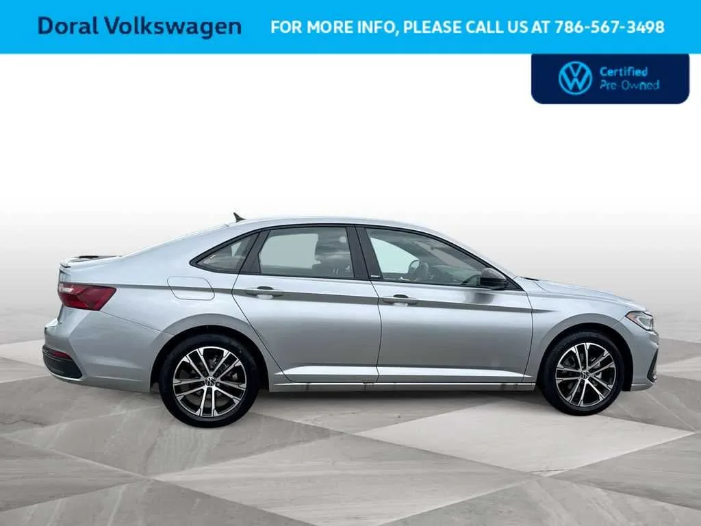 2025 Volkswagen Jetta Sport photo 9