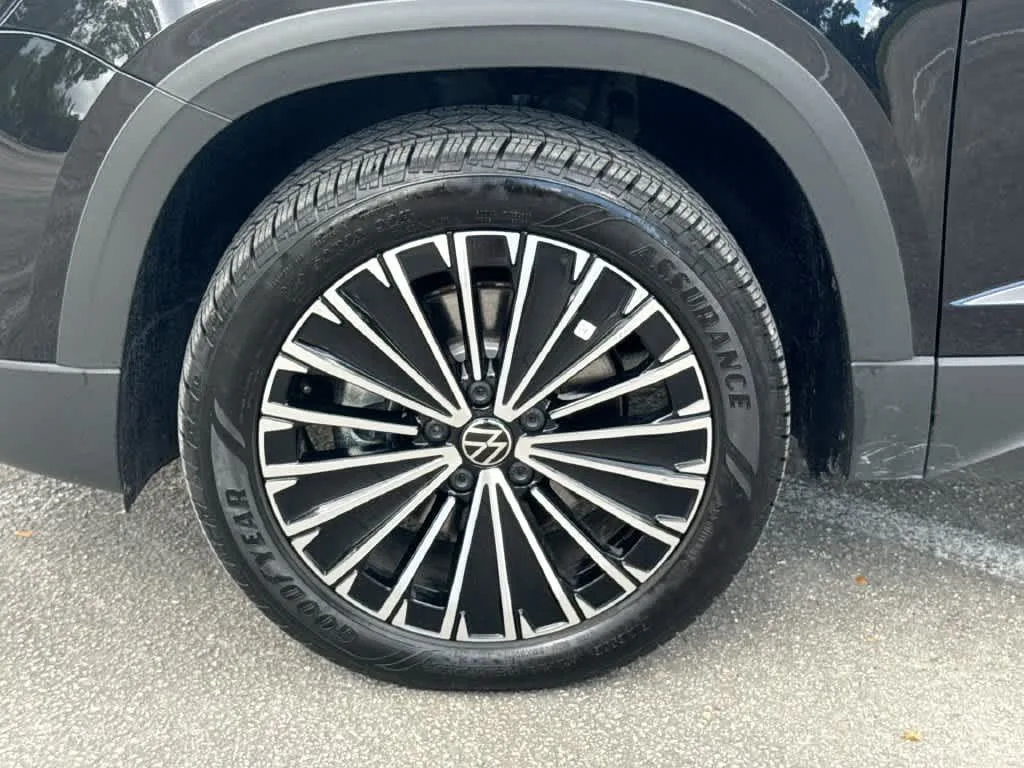 2026 Volkswagen Taos SE photo 11