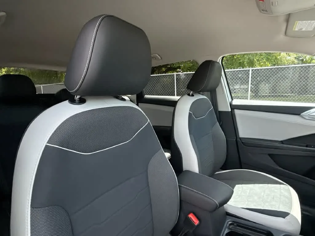 2026 Volkswagen Taos SE photo 27
