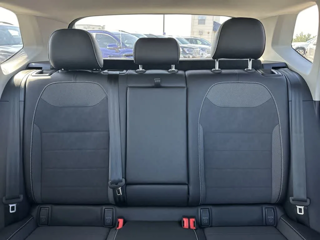 2024 Volkswagen Taos SE photo 13