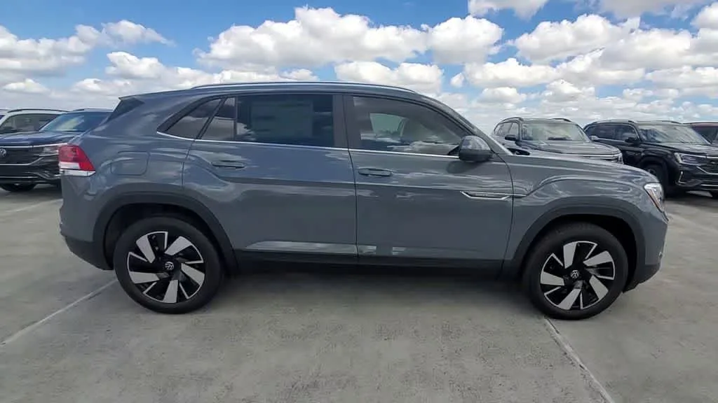 2024 Volkswagen Atlas Cross Sport 2.0T SE w/Technology photo 9