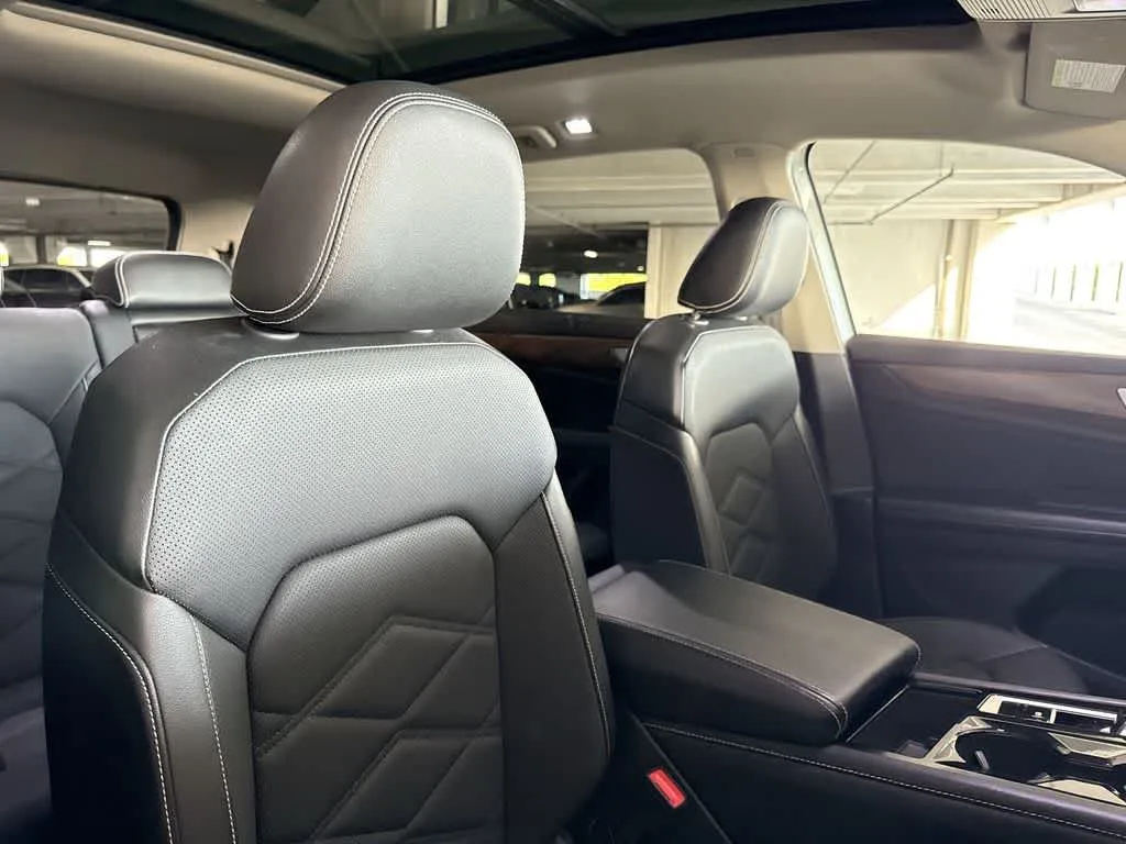 2024 Volkswagen Atlas 2.0T SE w/Technology photo 27