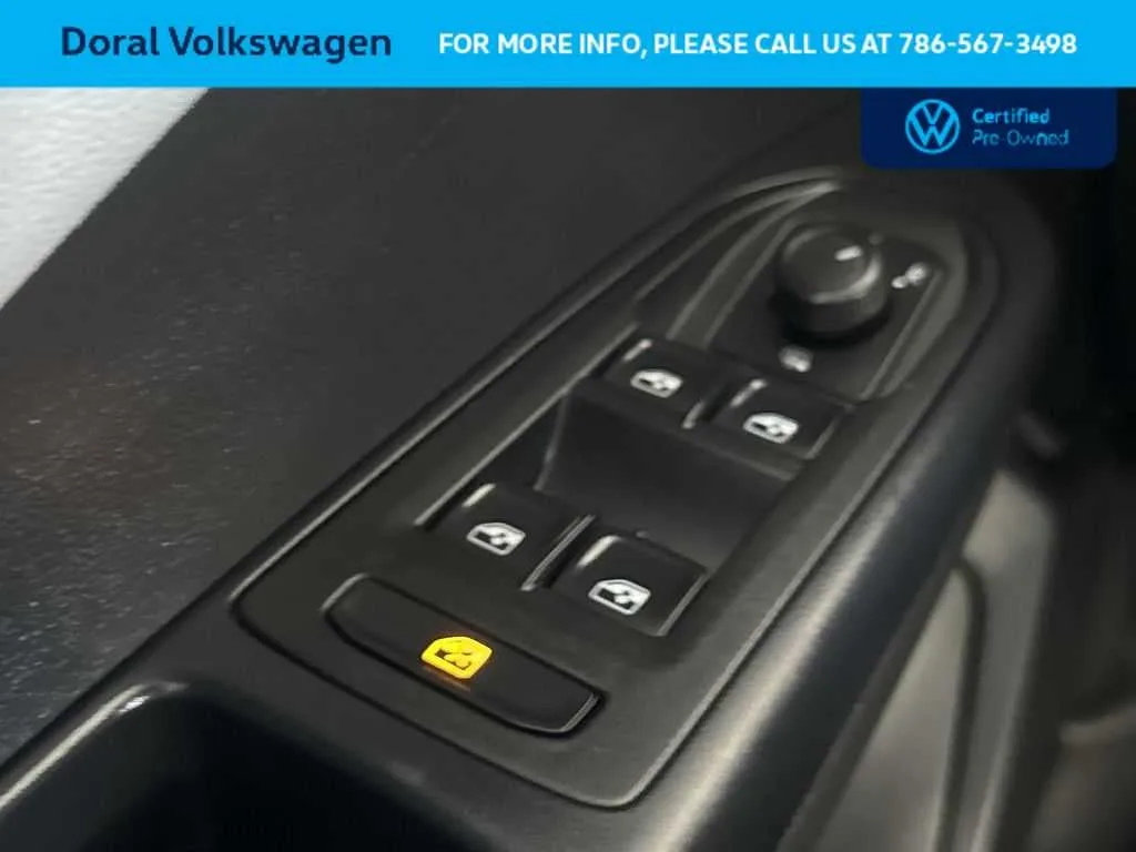 2024 Volkswagen Taos SE photo 17
