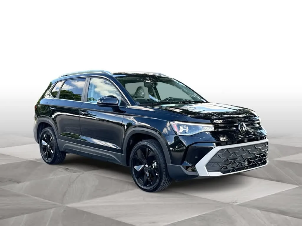 2026 Volkswagen Taos SE photo 2