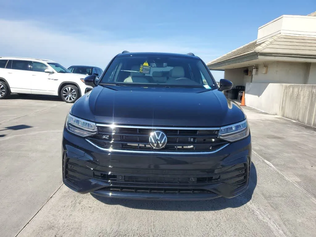2024 Volkswagen Tiguan SE R-Line Black photo 10