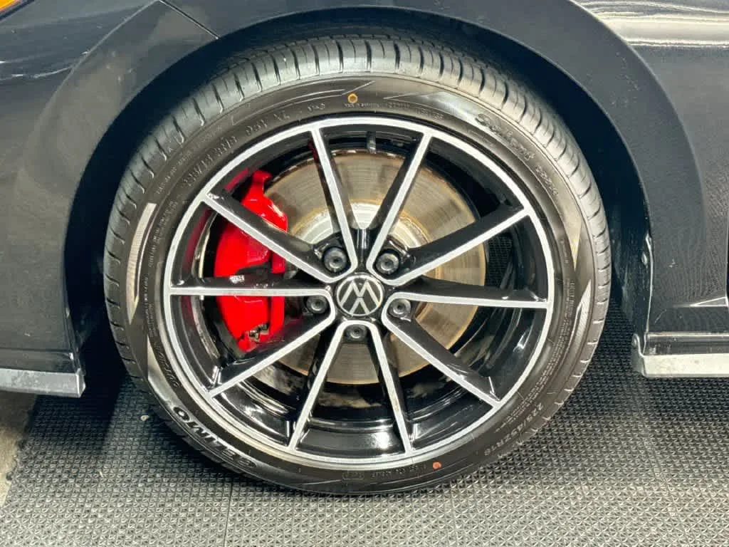 2025 Volkswagen Jetta GLI Autobahn photo 11