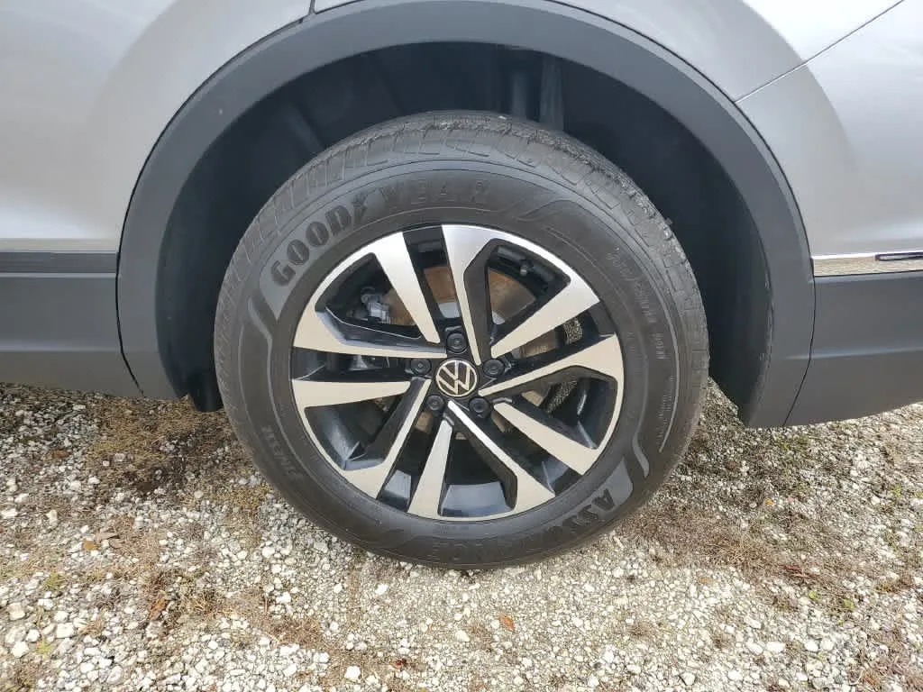 2024 Volkswagen Tiguan S photo 17