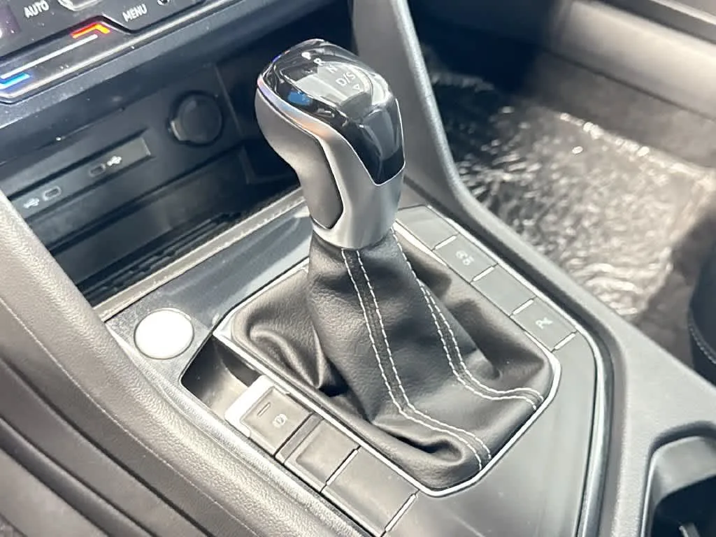 2026 Volkswagen Taos SE Black photo 19