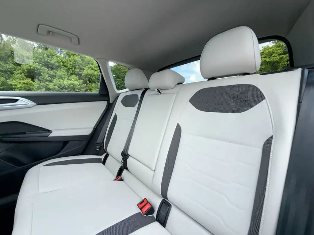 2026 Volkswagen Taos SE photo 22