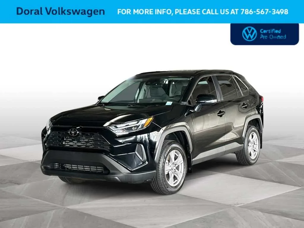 2025 Toyota RAV4 XLE photo 4