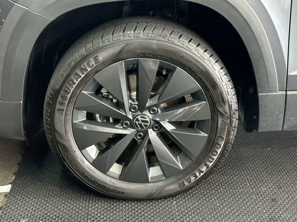 2024 Volkswagen Taos S photo 11