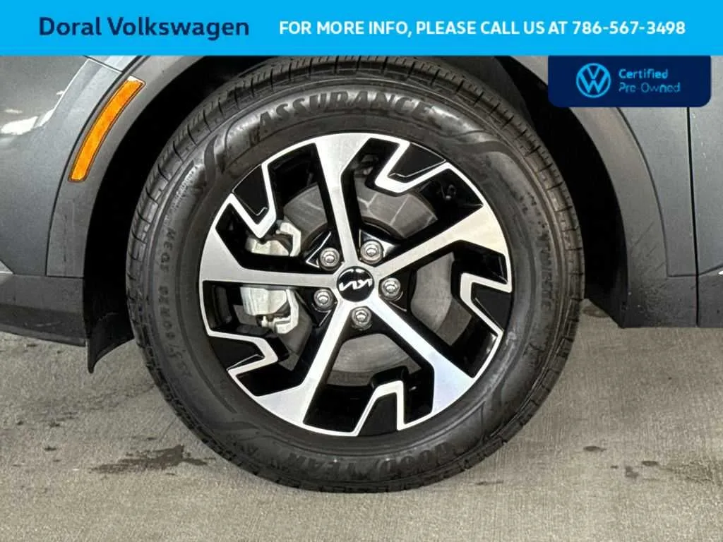 2024 Kia Sportage EX photo 11