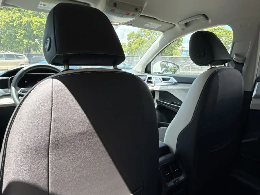 2026 Volkswagen Taos SE photo 23