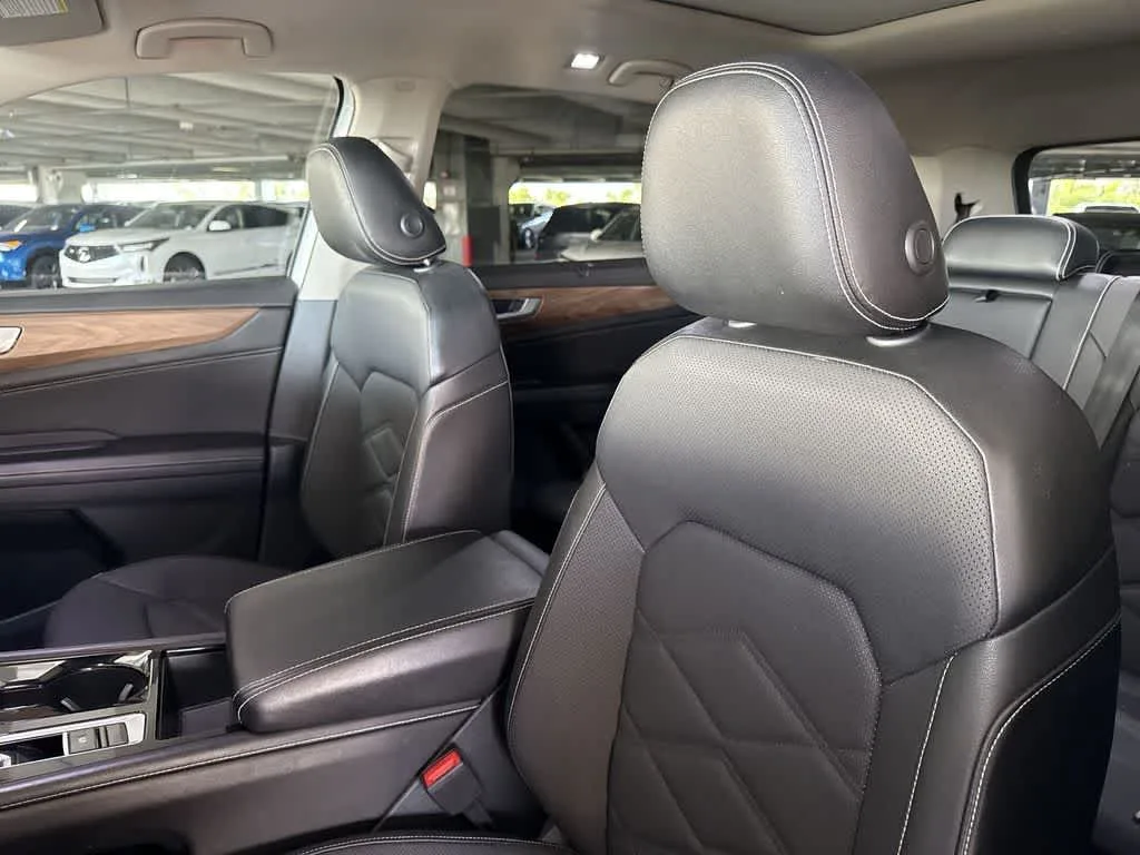 2024 Volkswagen Atlas 2.0T SE w/Technology photo 14