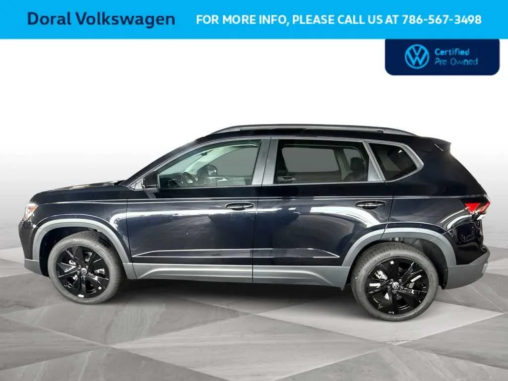 2025 Volkswagen Taos SE Black photo 5