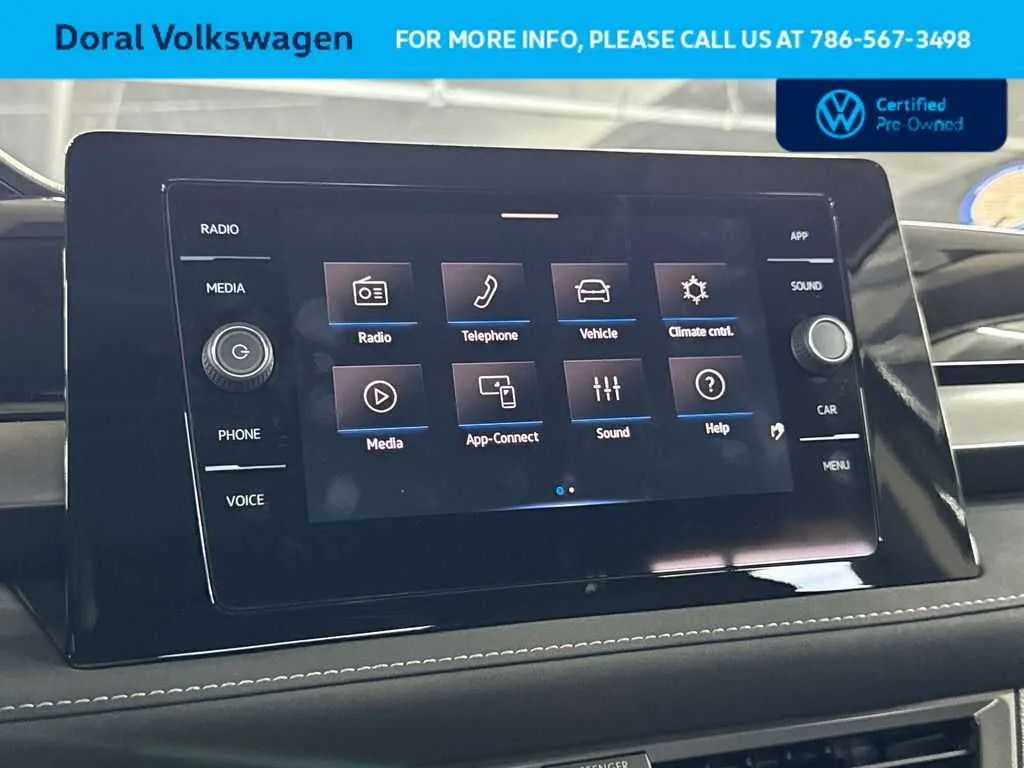 2025 Volkswagen Taos SE Black photo 18