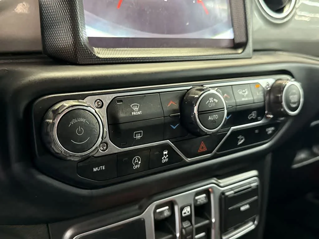 2018 Jeep Wrangler Unlimited Sahara photo 20