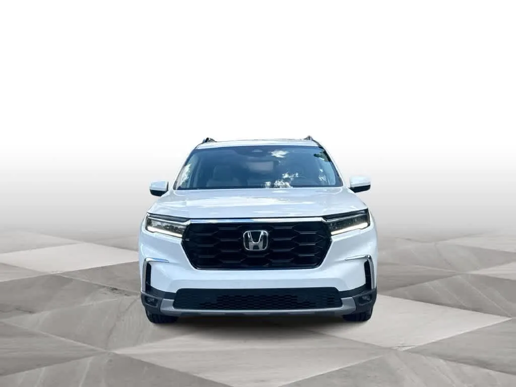 2024 Honda Pilot Touring photo 3