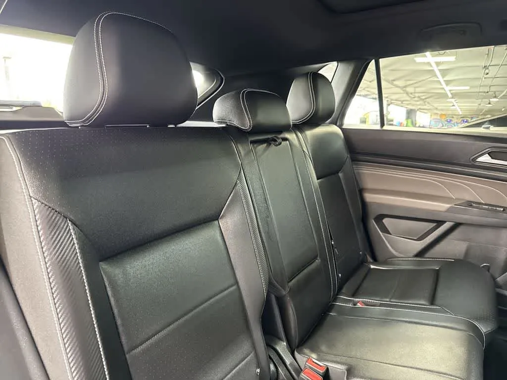 2023 Volkswagen Atlas Cross Sport 2.0T SE w/Technology photo 26