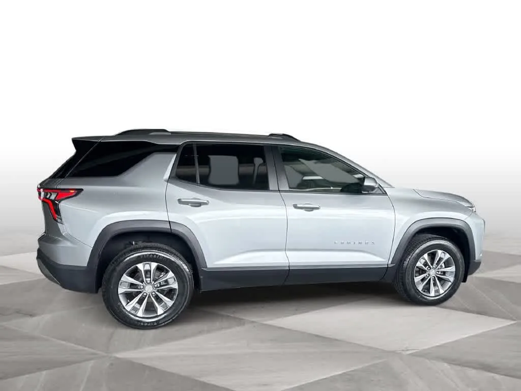 2025 Chevrolet Equinox FWD LT photo 9
