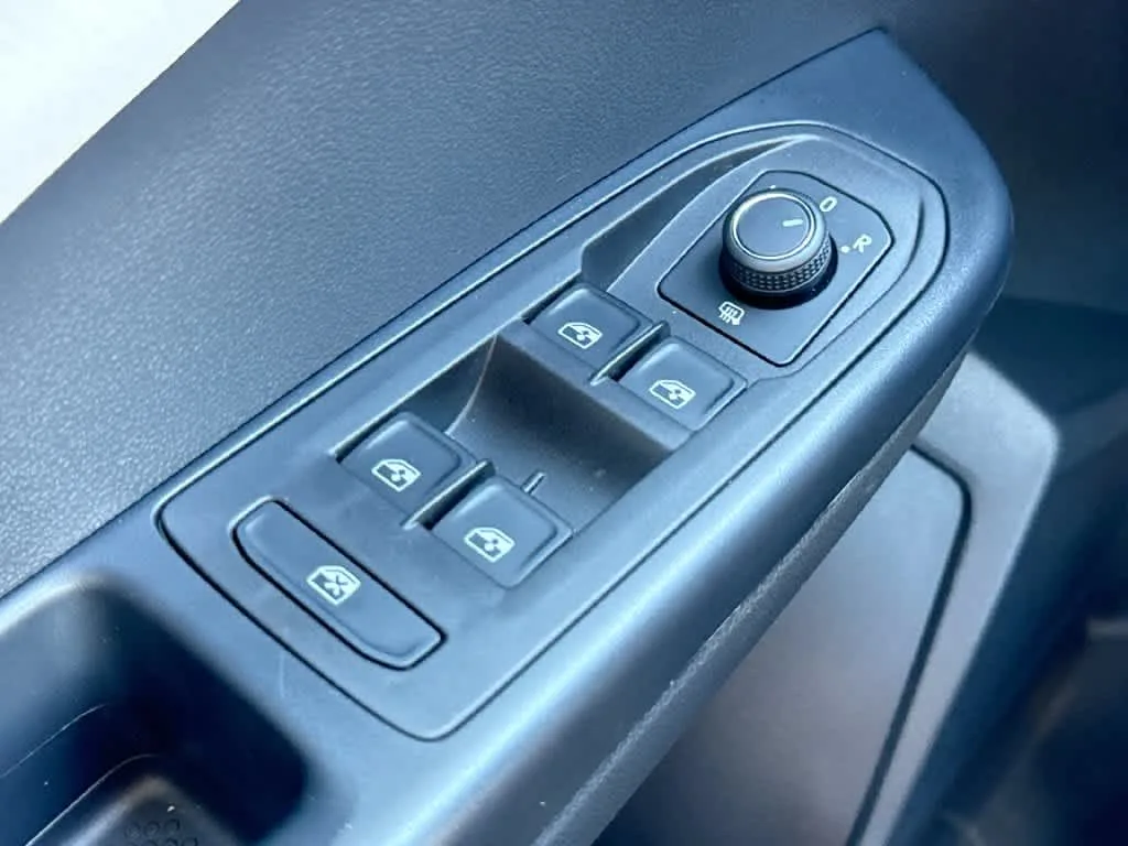 2026 Volkswagen Taos SE photo 21