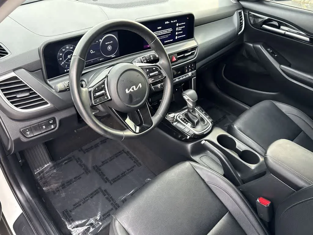 2025 Kia Seltos EX photo 13