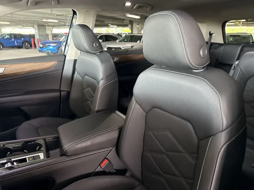 2026 Volkswagen Atlas 2.0T SE w/Technology photo 14