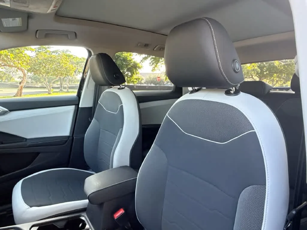 2026 Volkswagen Taos SE photo 14