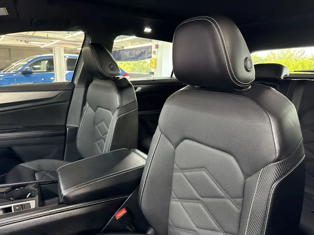 2024 Volkswagen Atlas Cross Sport 2.0T SE w/Technology photo 14