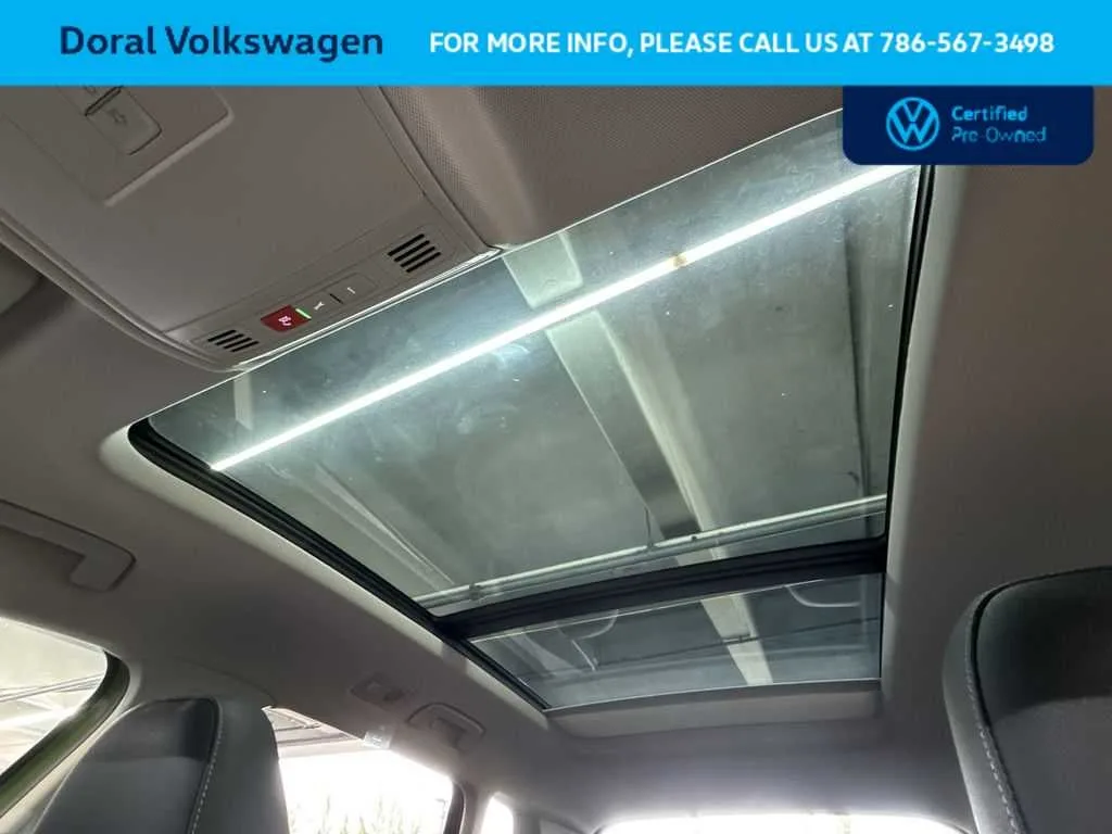 2025 Volkswagen Taos SE Black photo 17