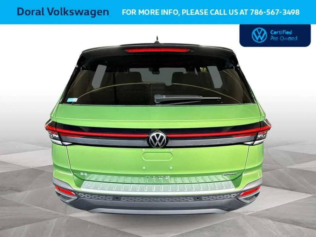 2025 Volkswagen Taos SE Black photo 7
