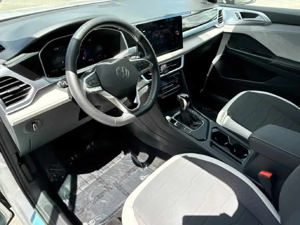 2026 Volkswagen Taos SE photo 13