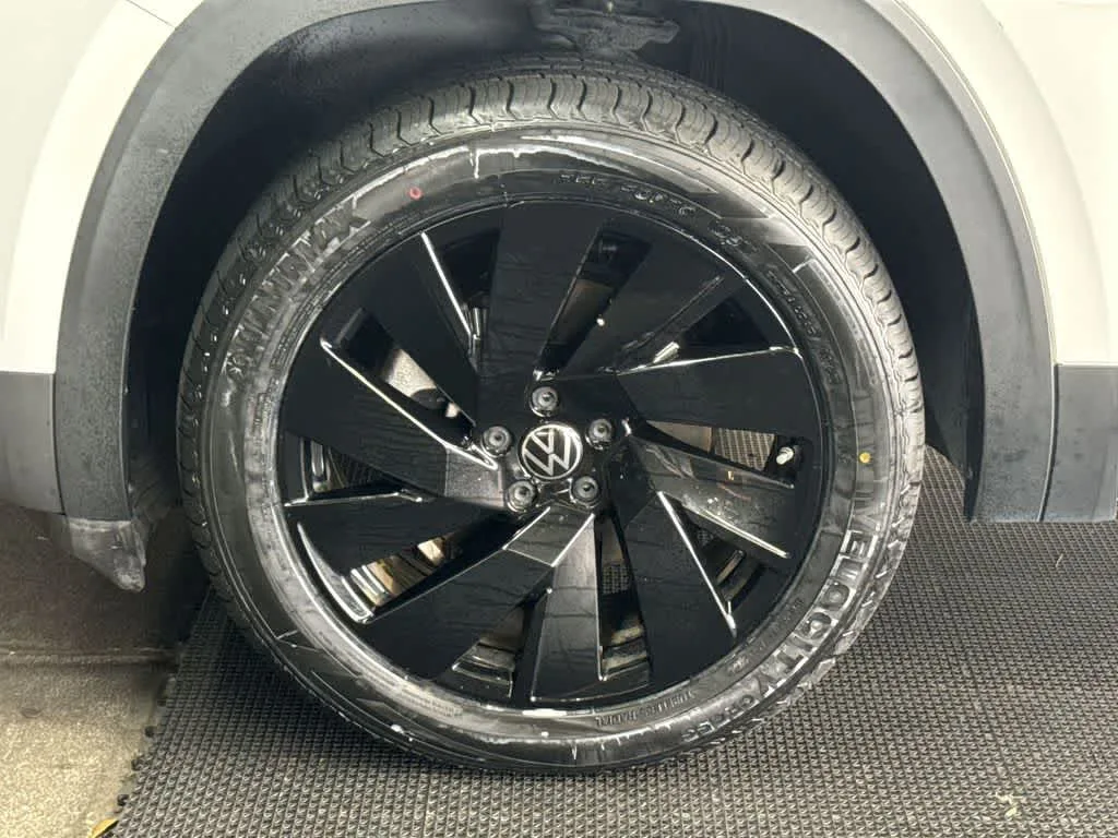 2024 Volkswagen Atlas 2.0T SE w/Technology photo 11