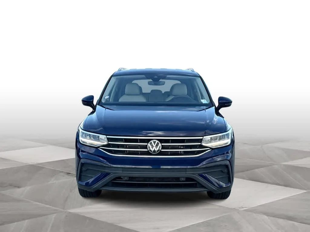 2023 Volkswagen Tiguan SE photo 3