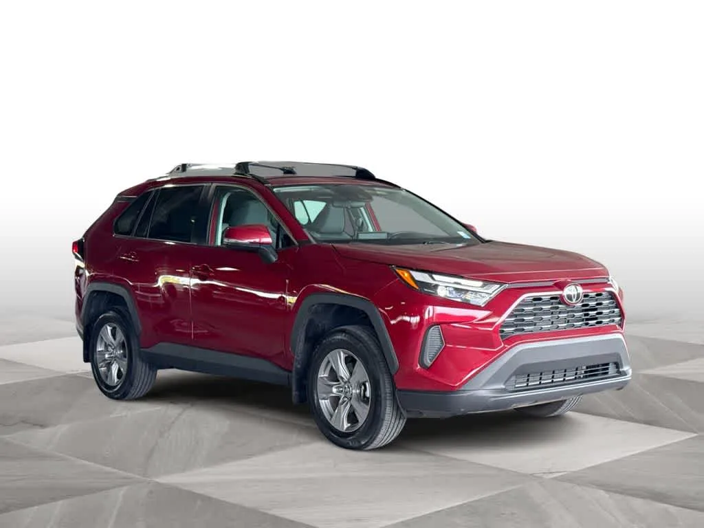 2024 Toyota RAV4 XLE photo 2
