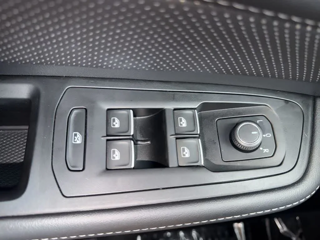 2024 Volkswagen Atlas 2.0T SE w/Technology photo 17
