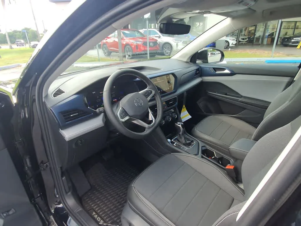 2024 Volkswagen Taos SE photo 19
