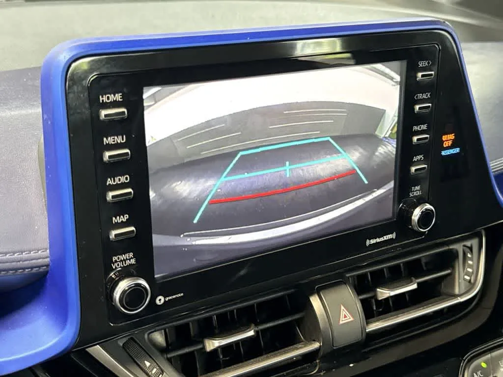 2022 Toyota C-HR XLE photo 19