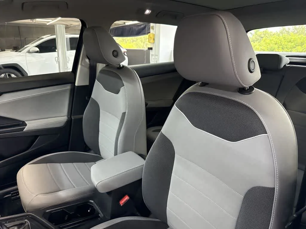 2024 Volkswagen Taos SE photo 14