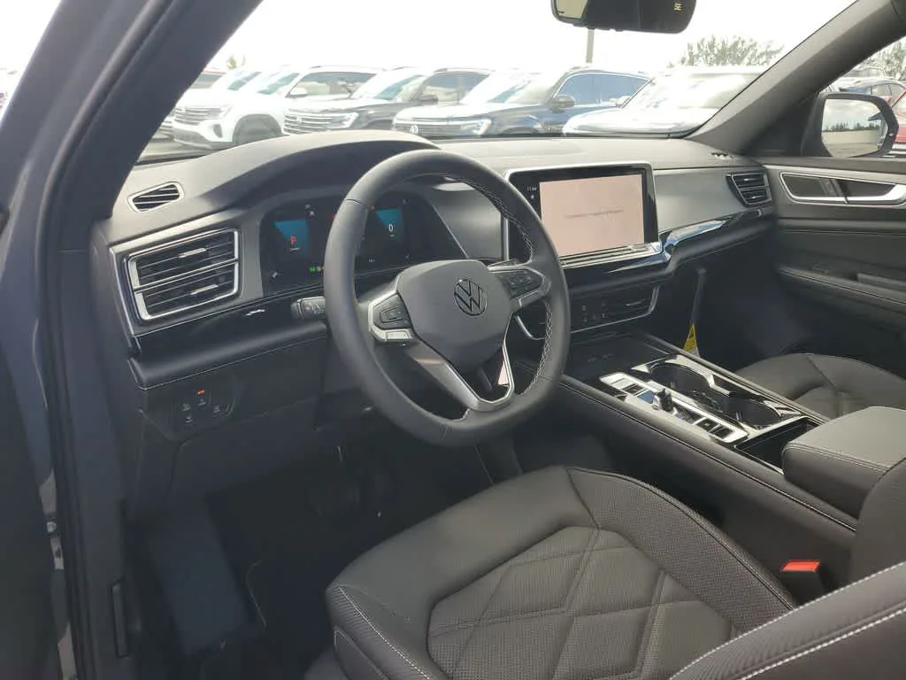 2024 Volkswagen Atlas Cross Sport 2.0T SE w/Technology photo 18