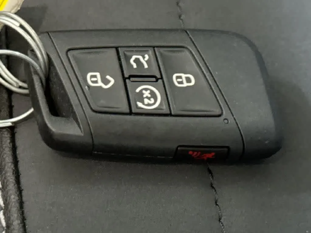 2026 Volkswagen Taos SE Black photo 28