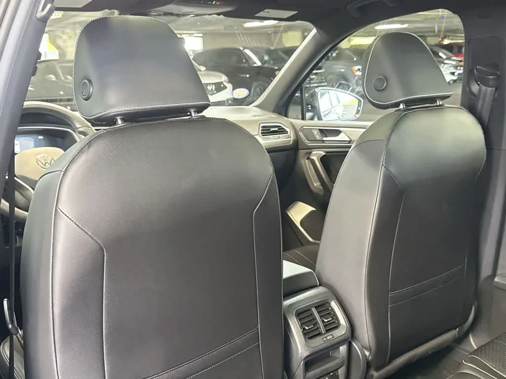2023 Volkswagen Tiguan SE R-Line Black photo 23