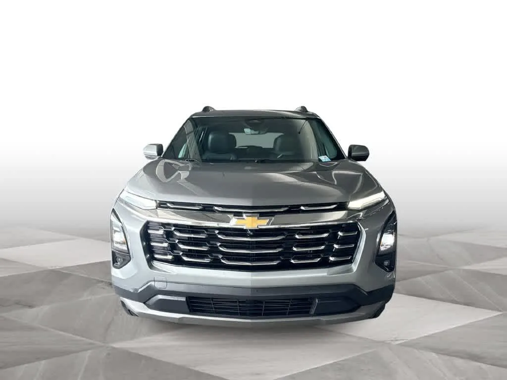 2025 Chevrolet Equinox FWD LT photo 3