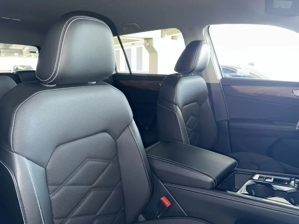 2024 Volkswagen Atlas 2.0T SE w/Technology photo 27