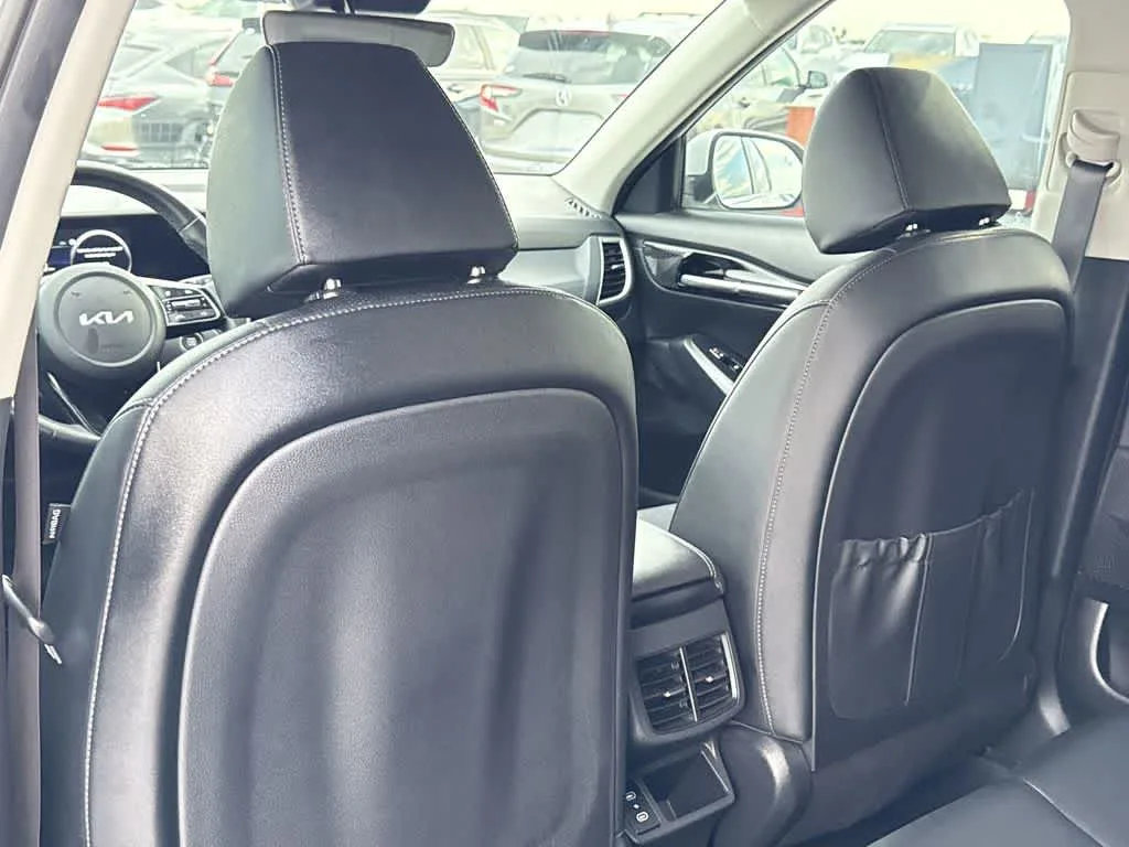 2025 Kia Seltos EX photo 23