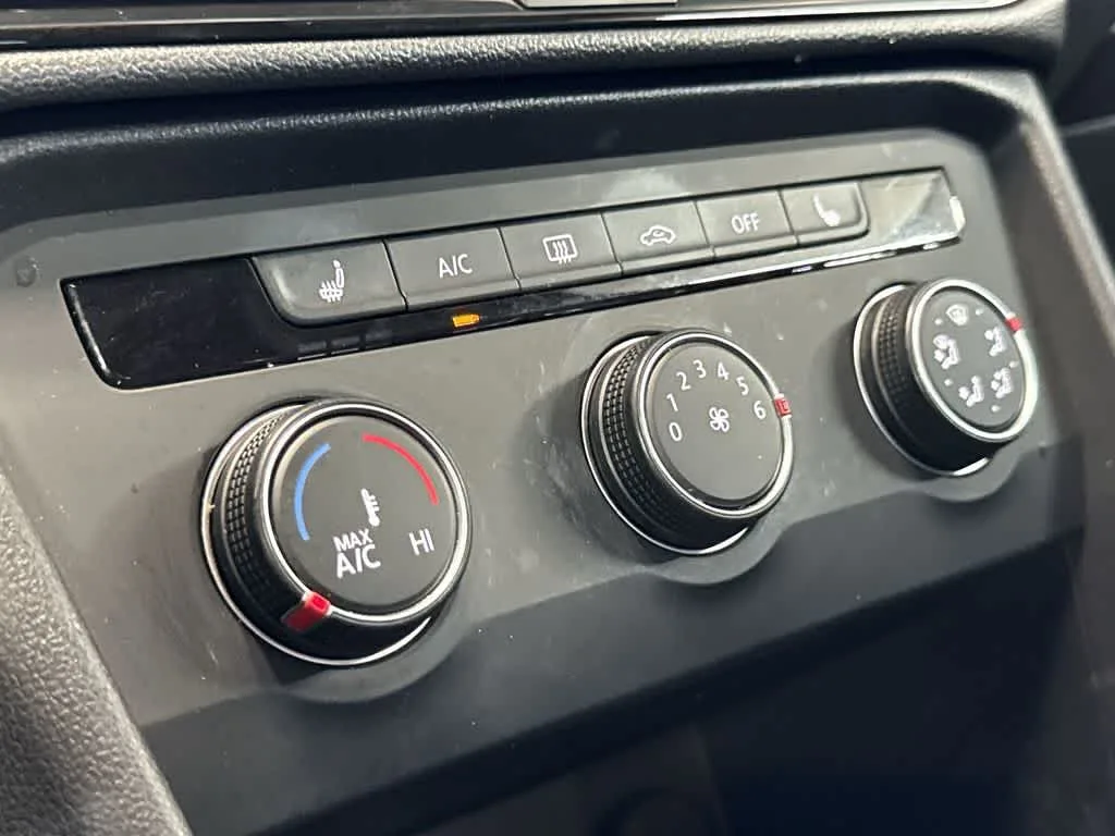 2022 Volkswagen Taos SE photo 19