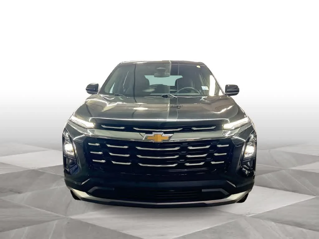 2025 Chevrolet Equinox FWD LT photo 3