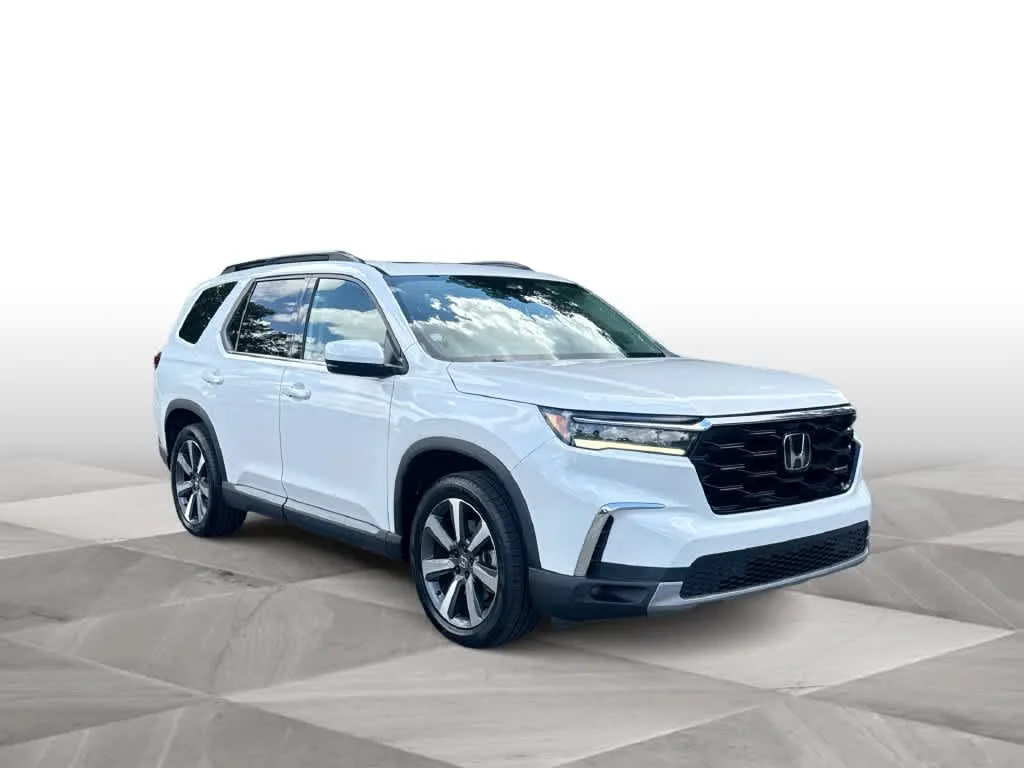 2024 Honda Pilot Touring photo 2